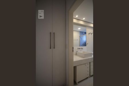 Banheiro de apartamento à venda com 3 quartos, 150m² em Real Parque, São Paulo