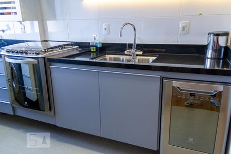 Cozinha de apartamento à venda com 2 quartos, 59m² em Água Branca, São Paulo