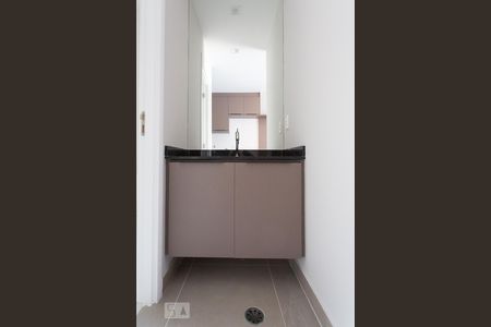 Banheiro de kitnet/studio para alugar com 1 quarto, 25m² em Cerqueira César, São Paulo