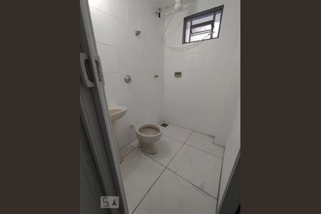 Banheiro de apartamento para alugar com 1 quarto, 52m² em Guará I, Brasília