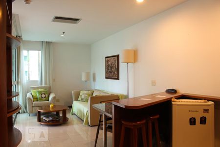 Sala de apartamento para alugar com 1 quarto, 60m² em Barra da Tijuca, Rio de Janeiro