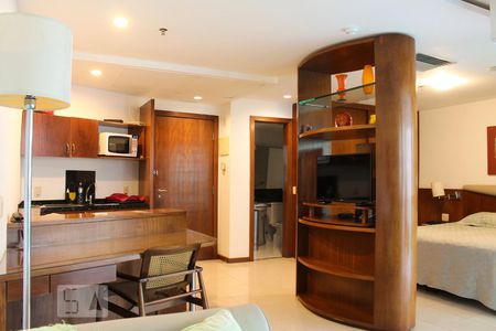 Sala de apartamento para alugar com 1 quarto, 60m² em Barra da Tijuca, Rio de Janeiro