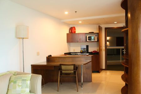 Sala de apartamento para alugar com 1 quarto, 60m² em Barra da Tijuca, Rio de Janeiro