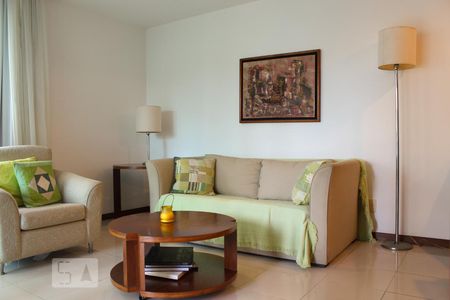 Sala de Estar de apartamento para alugar com 1 quarto, 60m² em Barra da Tijuca, Rio de Janeiro