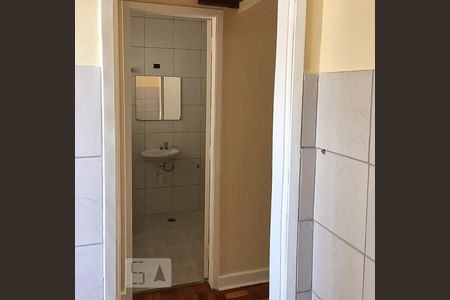 Banheiro de kitnet/studio para alugar com 1 quarto, 36m² em Vila Buarque, São Paulo