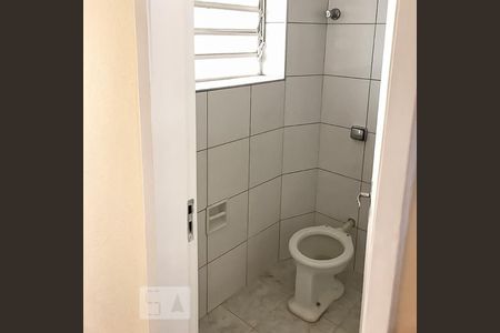 Banheiro de kitnet/studio para alugar com 1 quarto, 36m² em Vila Buarque, São Paulo