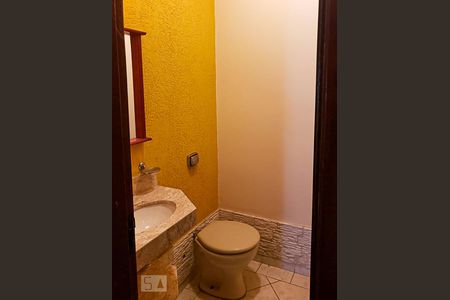 Lavabo de casa de condomínio para alugar com 2 quartos, 140m² em Barra da Tijuca, Rio de Janeiro