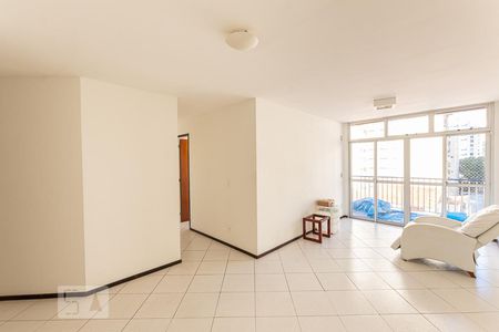 Apartamento à venda com 67m², 2 quartos e 1 vagaSala