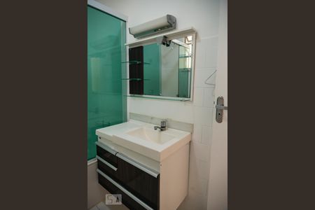 Banheiro de apartamento à venda com 2 quartos, 50m² em Copacabana, Rio de Janeiro