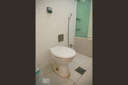 Banheiro de apartamento à venda com 2 quartos, 50m² em Copacabana, Rio de Janeiro