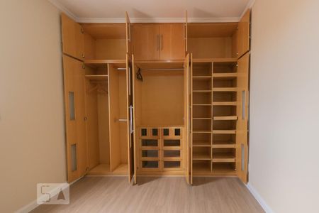 Quarto de apartamento à venda com 1 quarto, 56m² em Bosque, Campinas