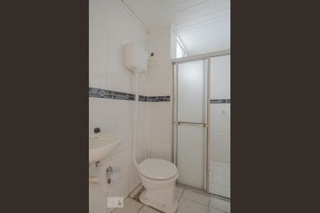 Banheiro de apartamento à venda com 1 quarto, 45m² em Cristal, Porto Alegre