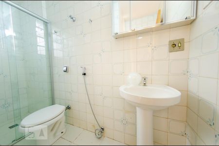 Banheiro de apartamento para alugar com 2 quartos, 50m² em Barro Preto, Belo Horizonte