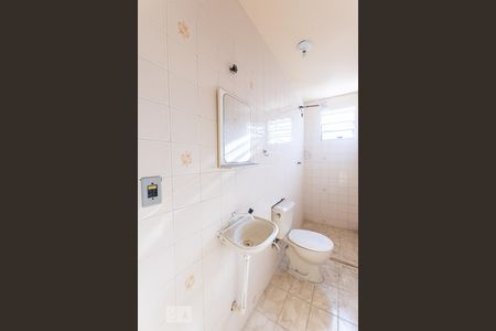 Banheiro Social de casa de condomínio à venda com 2 quartos, 60m² em Engenhoca, Niterói