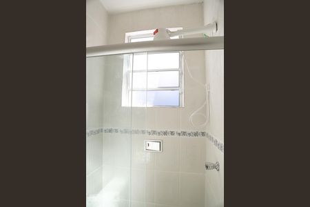 Banheiro de casa para alugar com 2 quartos, 48m² em Vila Guarani, São Paulo