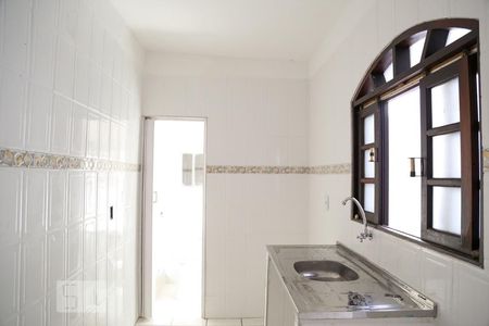 Cozinha de casa para alugar com 2 quartos, 48m² em Vila Guarani, São Paulo