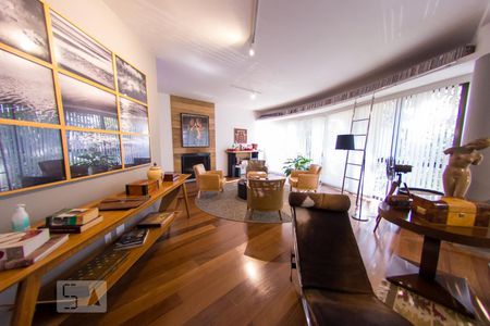 Sala de apartamento à venda com 3 quartos, 204m² em Vila Madalena, São Paulo