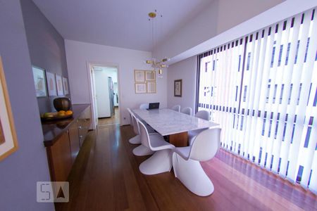 Sala de apartamento à venda com 3 quartos, 204m² em Vila Madalena, São Paulo