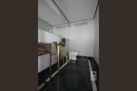 Lavabo de apartamento para alugar com 3 quartos, 368m² em Vila Suzana, São Paulo