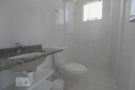 Banheiro de apartamento para alugar com 1 quarto, 39m² em Cidade Industrial, Curitiba