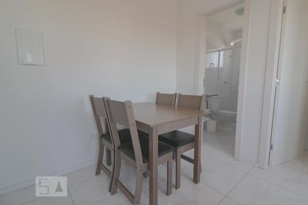 mesa e cadeiras de apartamento para alugar com 1 quarto, 39m² em Cidade Industrial, Curitiba