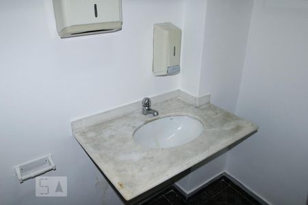 Banheiro de apartamento para alugar com 1 quarto, 33m² em Centro, Rio de Janeiro