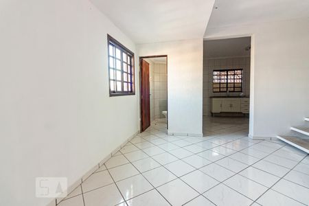 Sala de casa à venda com 3 quartos, 110m² em Quitaúna, Osasco