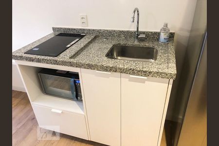 Cozinha de kitnet/studio para alugar com 1 quarto, 39m² em Liberdade, São Paulo