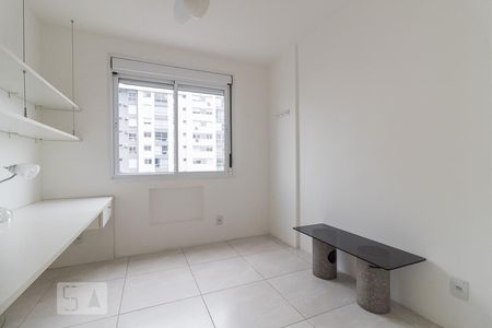 Dormitório de apartamento à venda com 2 quartos, 61m² em Passo da Areia, Porto Alegre