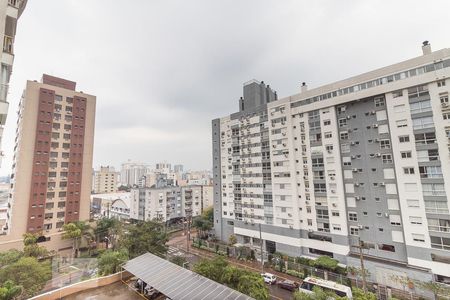 Vista de apartamento à venda com 2 quartos, 61m² em Passo da Areia, Porto Alegre