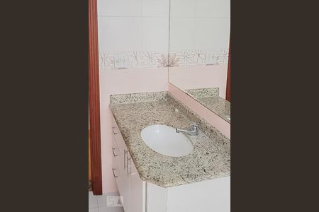 Banheiro de apartamento à venda com 3 quartos, 76m² em Parque das Nações, Santo André