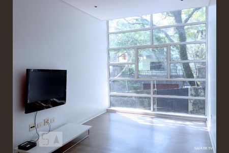 Sala de TV de casa à venda com 4 quartos, 600m² em Jardim Leonor, São Paulo