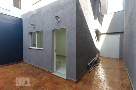 Quintal de casa à venda com 3 quartos, 110m² em Vila Oratório, São Paulo