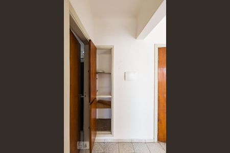 Corredor de apartamento para alugar com 1 quarto, 70m² em Taquaral, Campinas