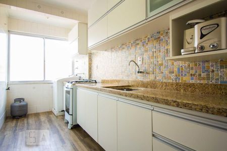 Cozinha de apartamento para alugar com 1 quarto, 50m² em Vila Ipiranga, Porto Alegre