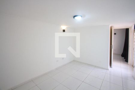 Casa à venda com 80m², 2 quartos e 2 vagasSala