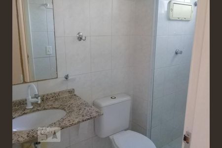 Banheiro de apartamento para alugar com 2 quartos, 40m² em Jardim Cotinha, São Paulo