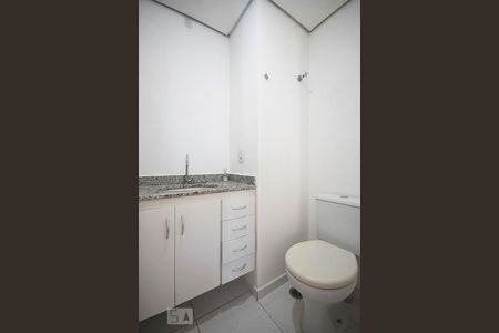 Banheiro de apartamento à venda com 2 quartos, 64m² em Vila Suzana, São Paulo