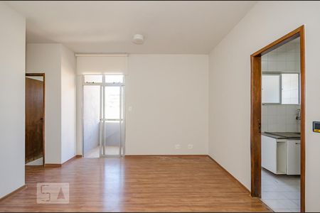 Sala de apartamento à venda com 3 quartos, 75m² em Estoril, Belo Horizonte