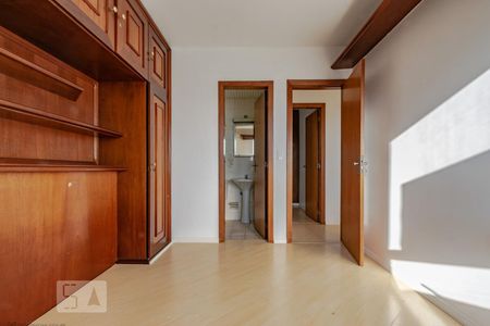 Quarto 2 suíte de apartamento para alugar com 3 quartos, 78m² em Cristo Rei, Curitiba