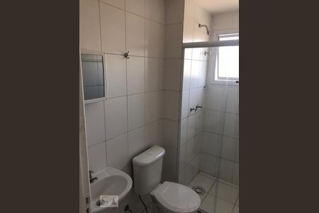 Banheiro de apartamento para alugar com 2 quartos, 49m² em Jardim Henriqueta, Taboão da Serra