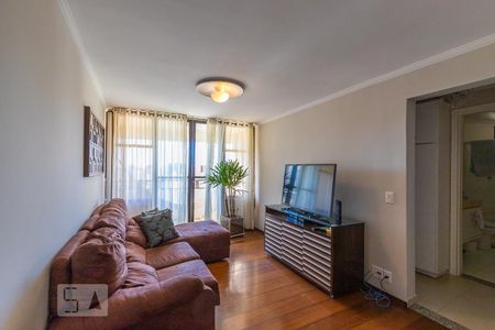 Sala de vídeo de apartamento para alugar com 2 quartos, 190m² em Cambuí, Campinas