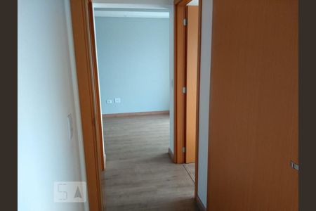 Corredor de apartamento para alugar com 2 quartos, 58m² em Capão Raso, Curitiba