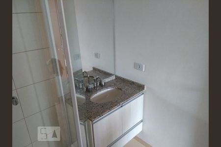 Banheiro 2 de apartamento para alugar com 2 quartos, 58m² em Capão Raso, Curitiba