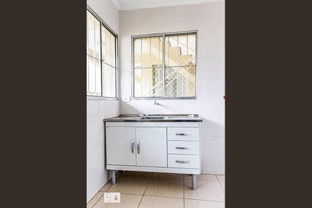 Cozinha de apartamento para alugar com 1 quarto, 18m² em Penha de França, São Paulo