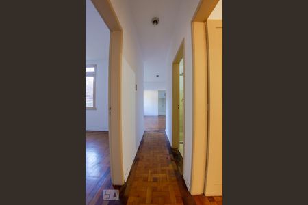 Corredor de apartamento para alugar com 3 quartos, 100m² em São João, Porto Alegre