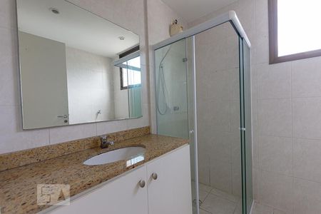 Banheiro de apartamento para alugar com 1 quarto, 88m² em Centro, Niterói