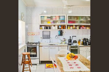 Cozinha de casa à venda com 3 quartos, 209m² em Vila Nova, Porto Alegre