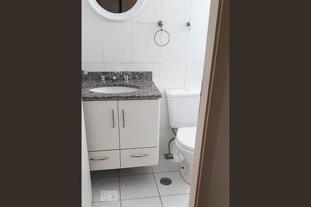 Banheiro de apartamento para alugar com 1 quarto, 30m² em Parque Independência, São Paulo