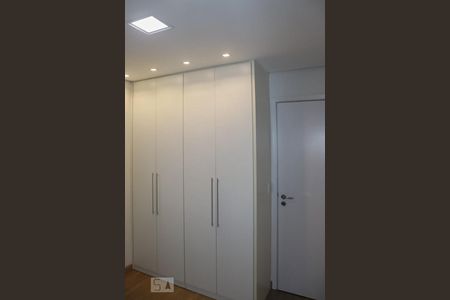 Quarto 1 de apartamento para alugar com 2 quartos, 69m² em Jardim Tupanci, Barueri